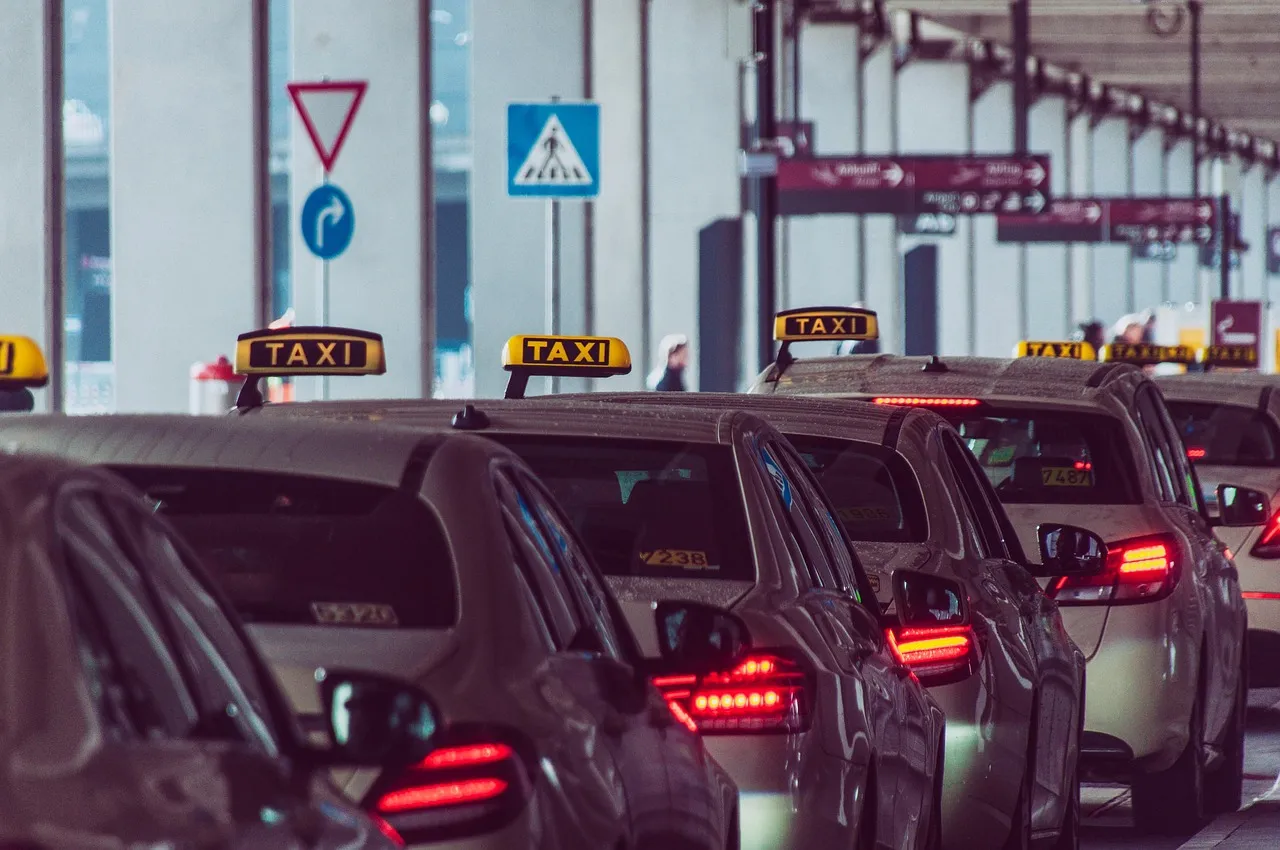 Taxi, ilustracija, foto: pixabay.com